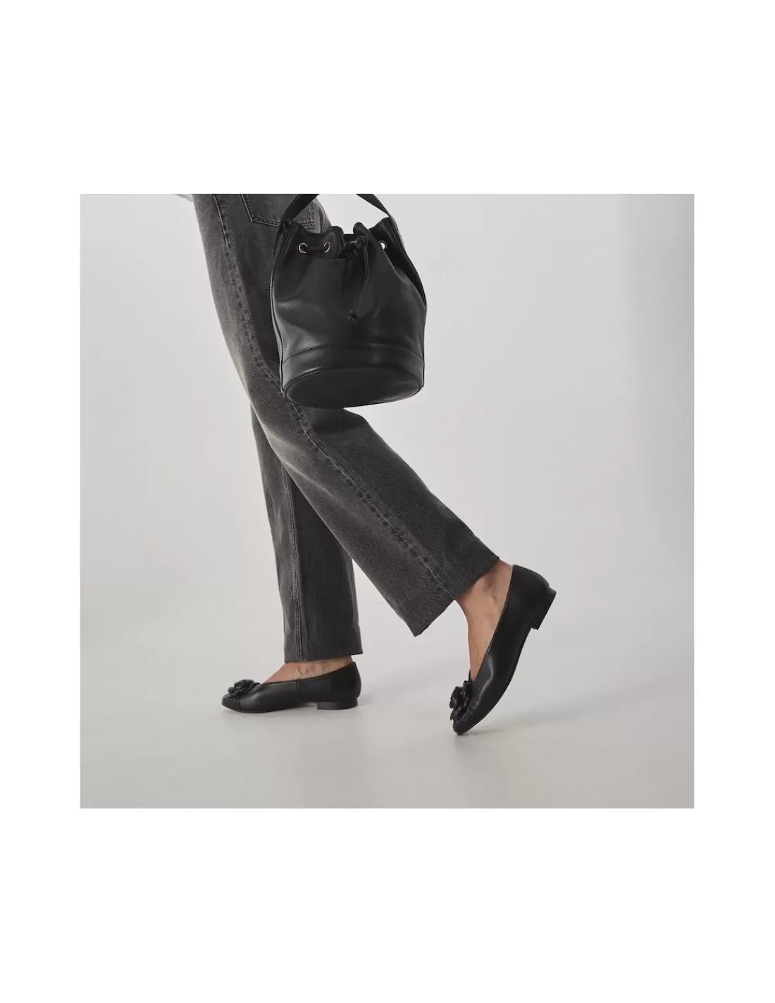 bailarina_amelie_punta_charol_flor_2.webp Mujer MONPIEL Bailarinas Manoletinas Mujer*Bailarina Amelie Punta Charol Flor