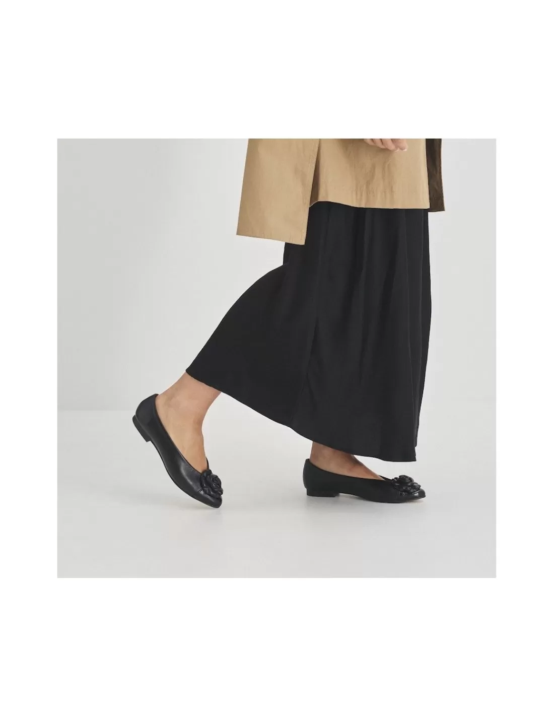 bailarina_amelie_punta_charol_flor_3.webp Mujer MONPIEL Bailarinas Manoletinas Mujer*Bailarina Amelie Punta Charol Flor