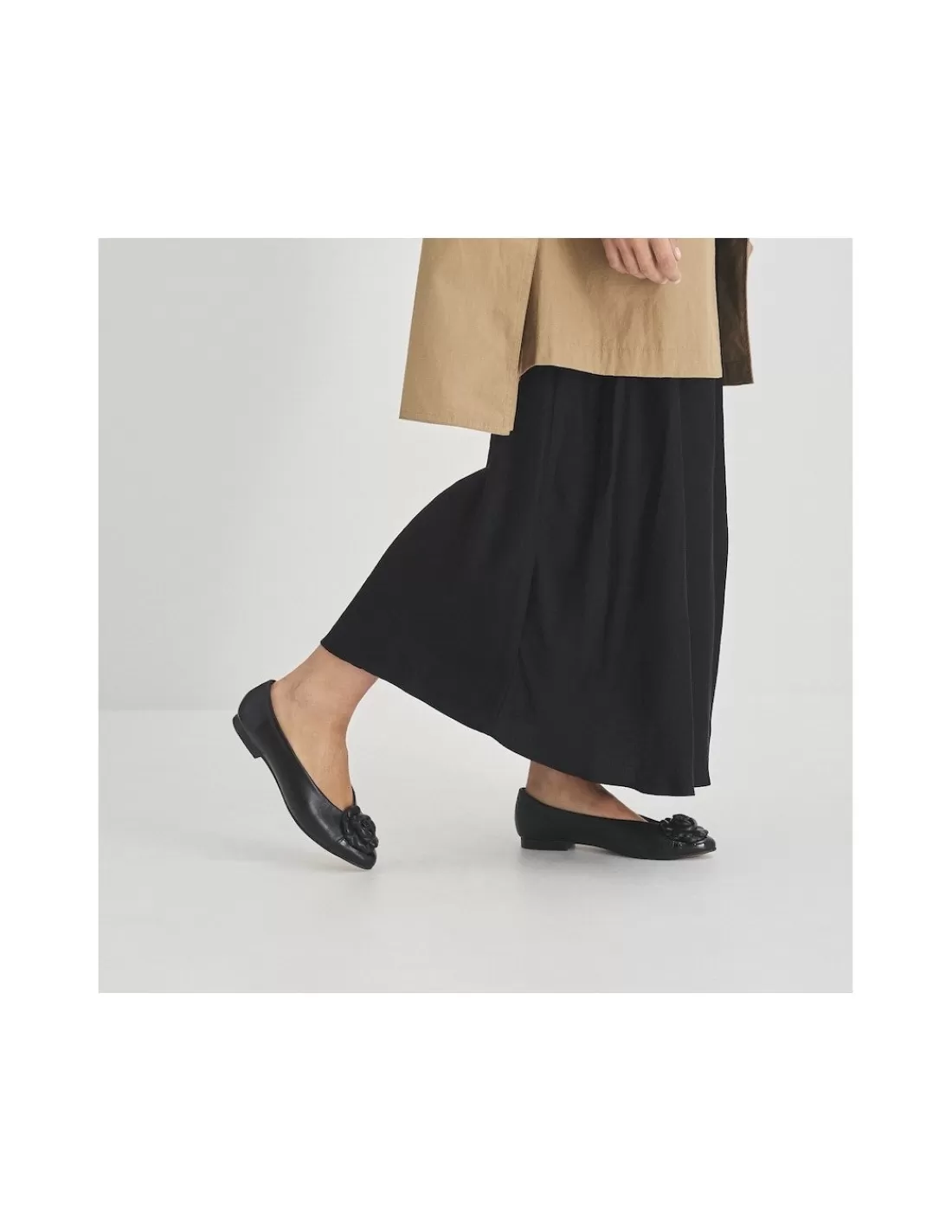 bailarina_amelie_punta_charol_flor_5.webp Mujer MONPIEL Bailarinas Manoletinas Mujer*Bailarina Amelie Punta Charol Flor