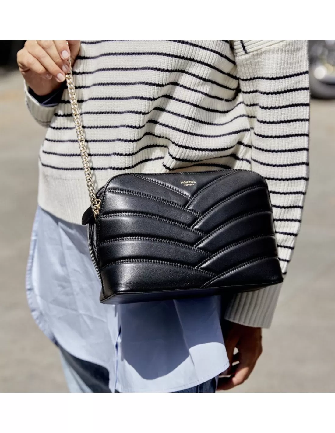 bolso_acolchado_de_piel_con_cadena_oro_2-1.webp Mujer MONPIEL Bolsos De Piel Medianos | Bolsos Piel Mujer*Bolso Acolchado de Piel con Cadena Oro