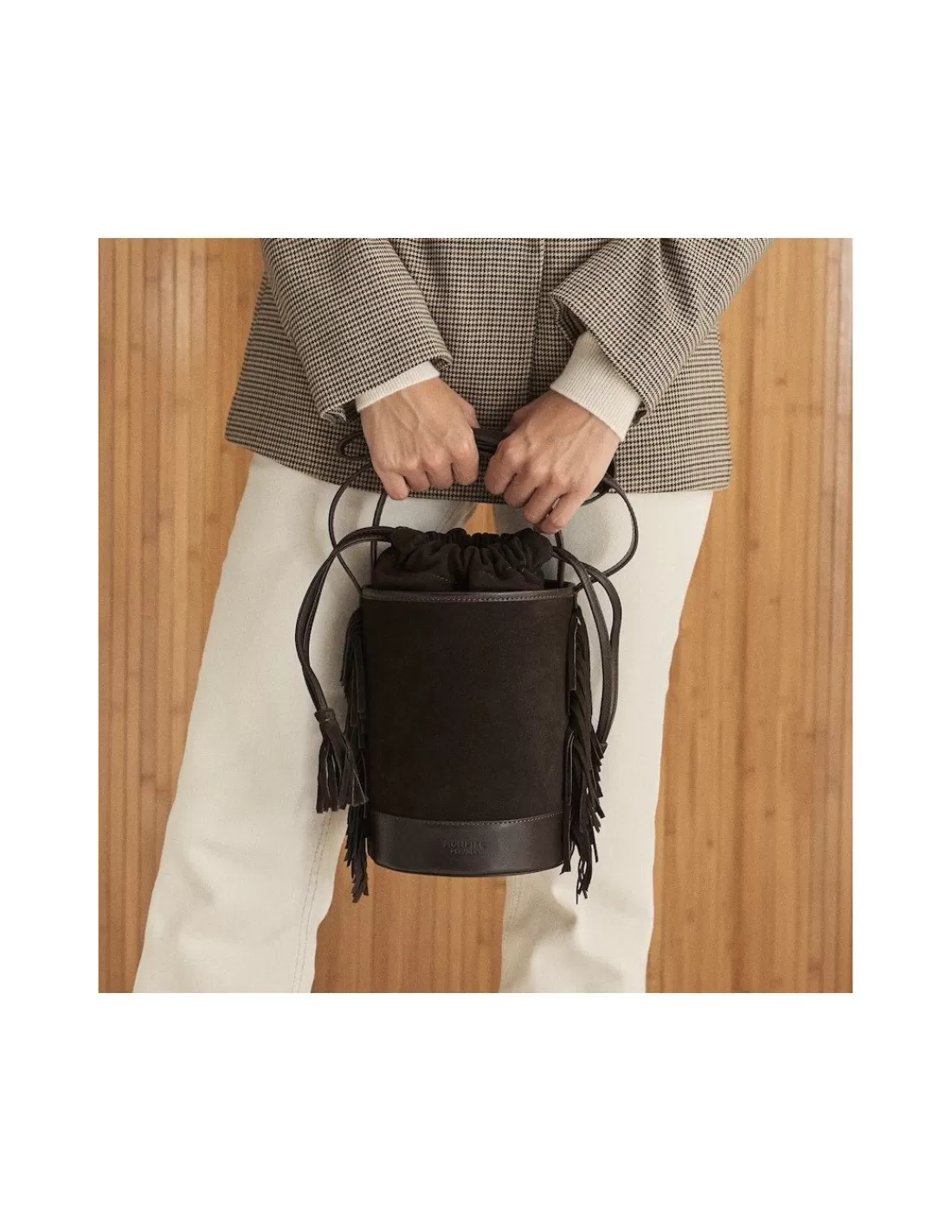 bolso_de_cubo_de_piel_flecos_pequeno_roma_4-1.webp Mujer MONPIEL Bolsos De Piel Pequeños | Bolsos Piel Mujer*Bolso de Cubo de piel flecos Pequeno Roma