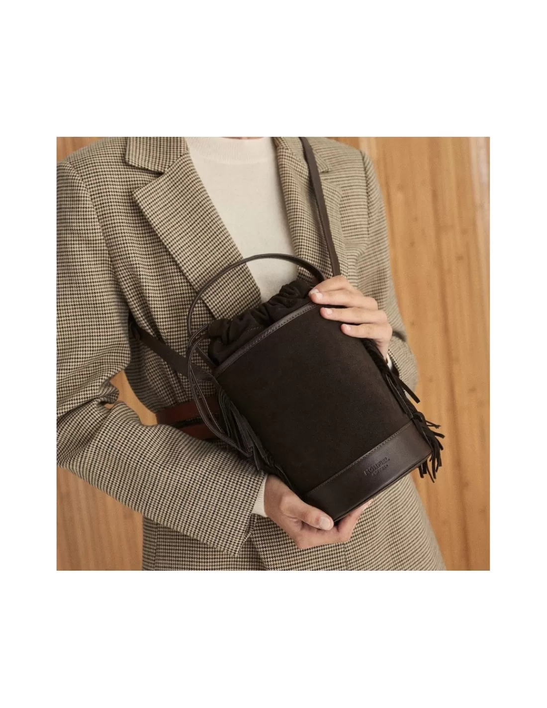 bolso_de_cubo_de_piel_flecos_pequeno_roma_5-1.webp Mujer MONPIEL Bolsos De Piel Pequeños | Bolsos Piel Mujer*Bolso de Cubo de piel flecos Pequeno Roma