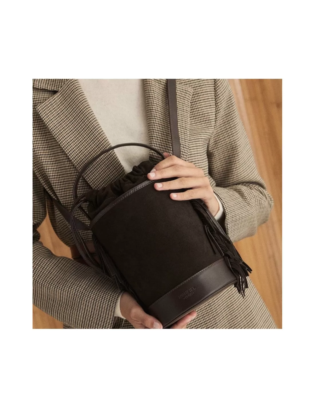 bolso_de_cubo_de_piel_flecos_pequeno_roma_6-1.webp Mujer MONPIEL Bolsos De Piel Pequeños | Bolsos Piel Mujer*Bolso de Cubo de piel flecos Pequeno Roma