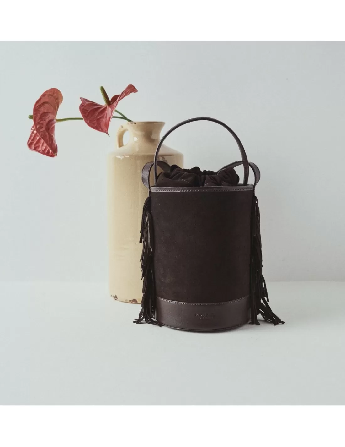 bolso_de_cubo_de_piel_flecos_pequeno_roma_7-1.webp Mujer MONPIEL Bolsos De Piel Pequeños | Bolsos Piel Mujer*Bolso de Cubo de piel flecos Pequeno Roma