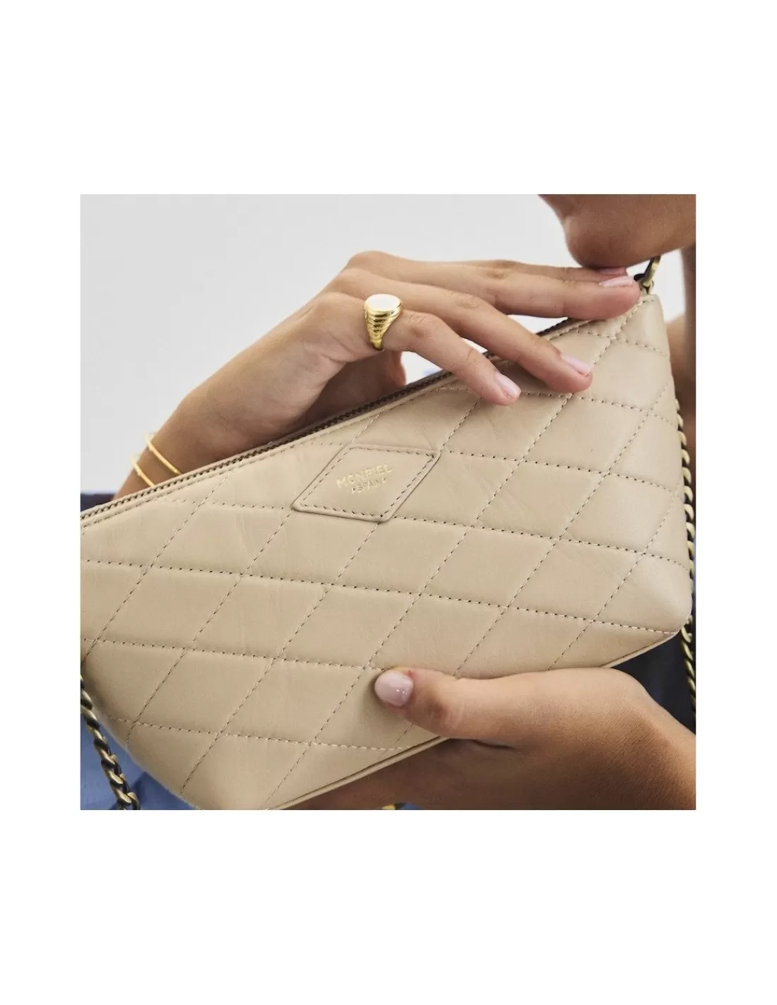 bolso_de_piel_mujer_pequeno_acolchado_new_york_3-1.webp Mujer MONPIEL Bolsos De Piel Pequeños | Bolsos Piel Mujer*Bolso de piel mujer pequeno Acolchado New York