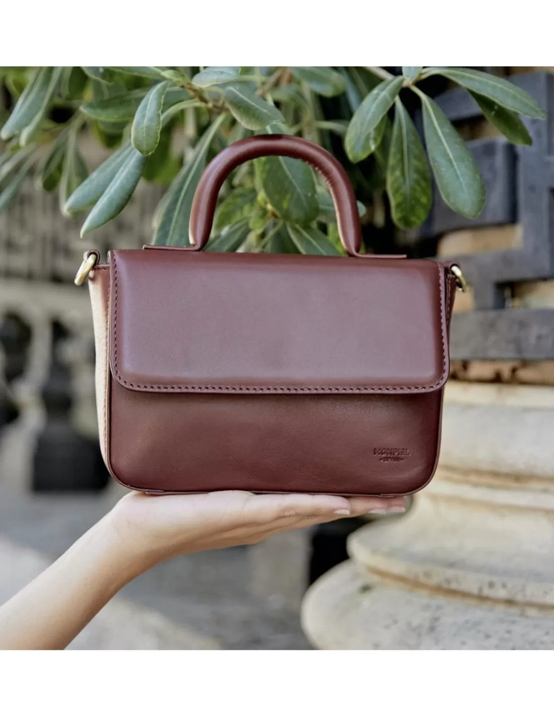 bolso_de_piel_pequeno_armado_2-2.webp Mujer MONPIEL Bolsos De Piel Pequeños | Bolsos Piel Mujer*Bolso de Piel Pequeno Armado