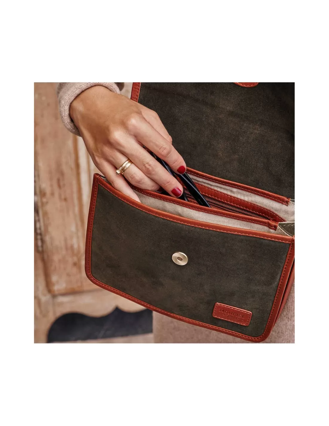 bolso_satchel_hebilla_3-1.webp Mujer MONPIEL Bolsos De Piel Medianos | Bolsos Piel Mujer*Bolso Satchel Hebilla