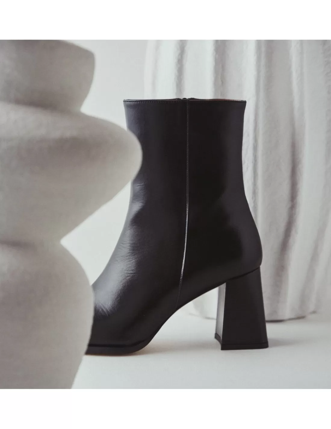 botin_de_tacon_valentina_7.webp Mujer MONPIEL Botines Piel Mujer*Botin de tacon Valentina